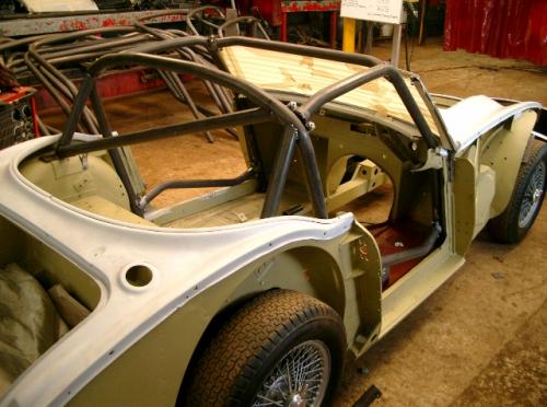 Austin Healey 3000 roll cage installation